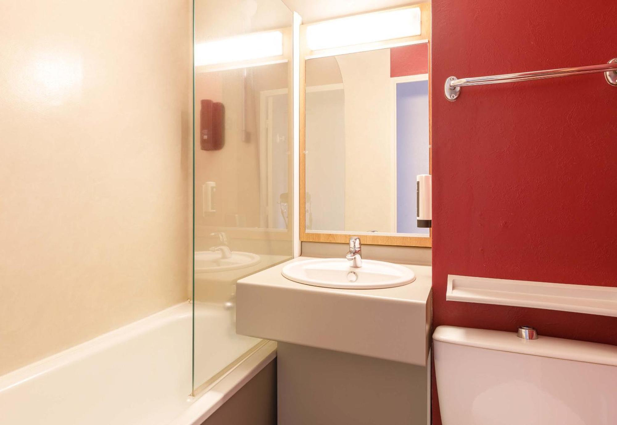 B&B Hotel Le Puy-En-Velay Vals-pres-le-Puy ภายนอก รูปภาพ